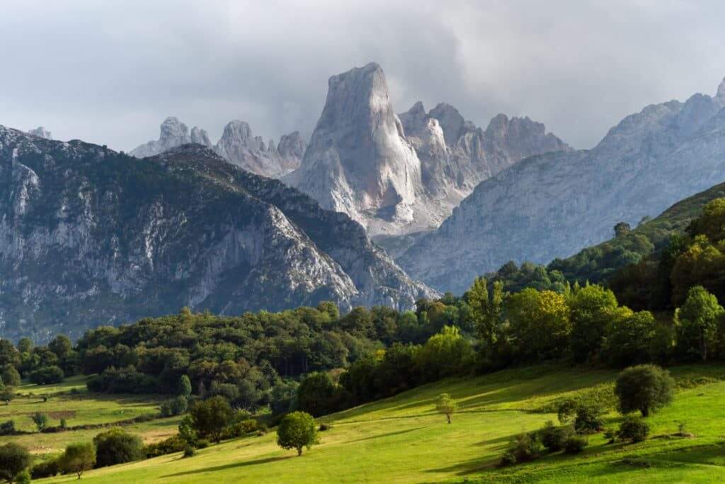 Vulcano Expediciones 20 Montañas Españolas (te dejarán sin aliento)